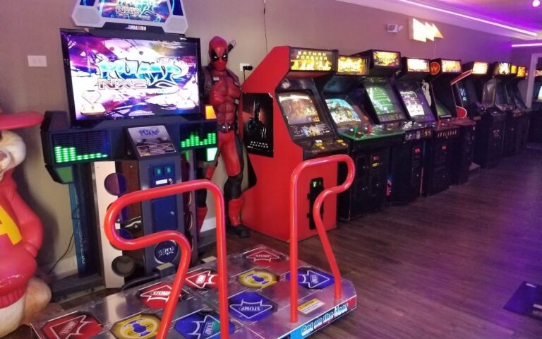 Rows of arcade and rhythm games at J-Vegas